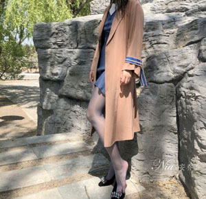 两峰夹小溪地湿又无泥诗
