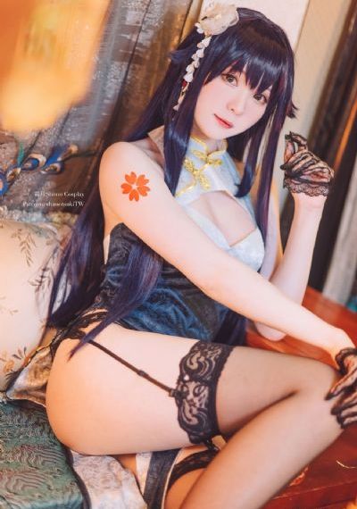 我趁校花睡觉摸她奶脱她内裤动漫